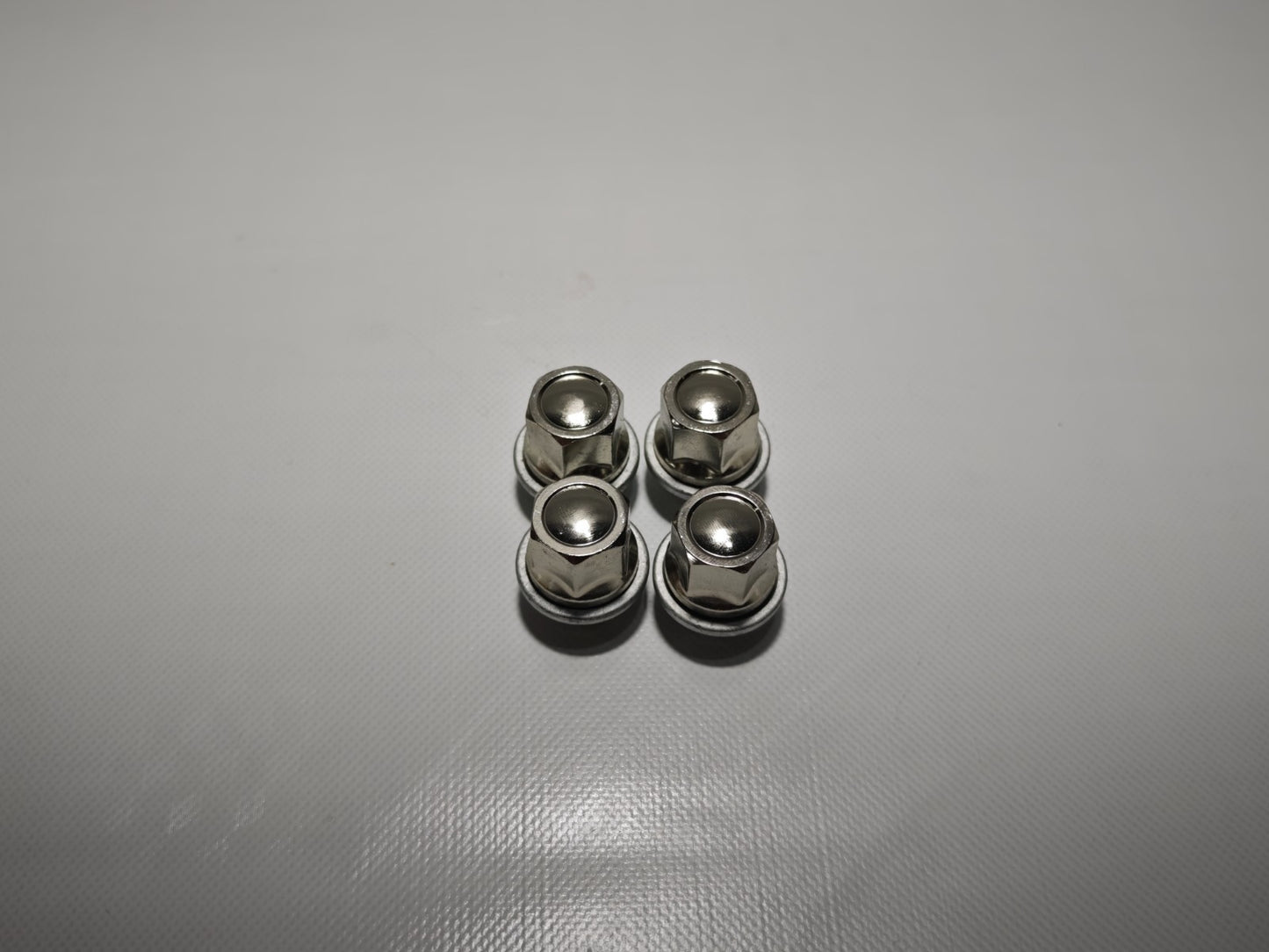 4x Alloy Wheel Nuts For Volvo C30 S40 V40 V50 C70 & Ford Fiesta Focus 1366029