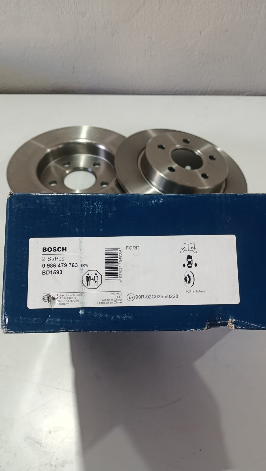 Bosch 2x Brake Discs Pair Solid Rear 271mm 0986479763 Set BV612A315BA 1704765