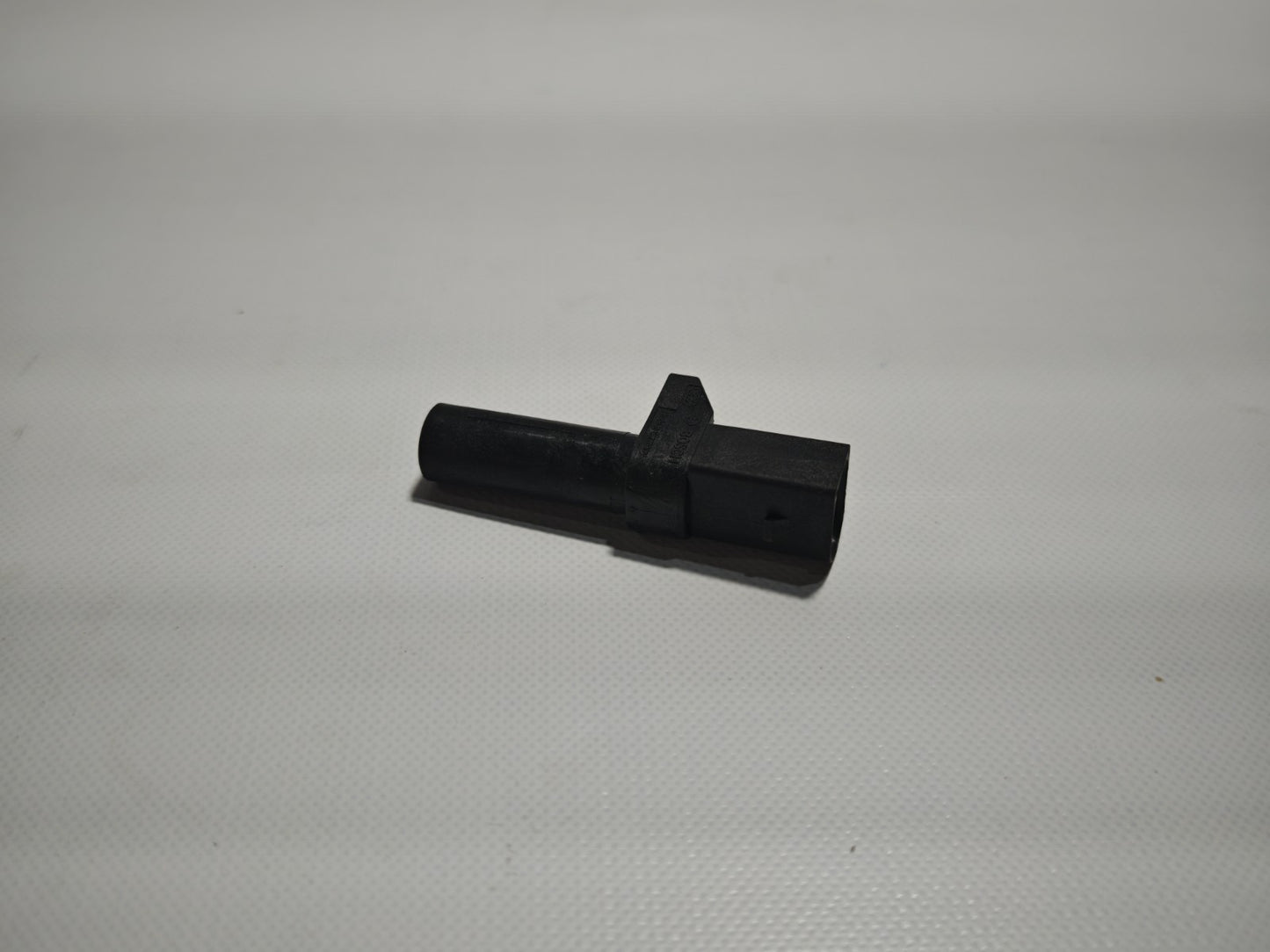 Bosch RPM / Crankshaft Sensor 0261210170 05080352AA 5080352AA A0031532728 DG7S