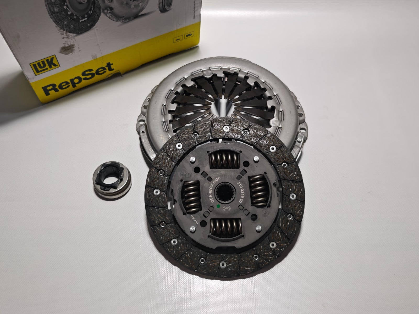 LuK Clutch Kit 3pc (Cover+Plate+Releaser) 620326800 1607870480 1610922580