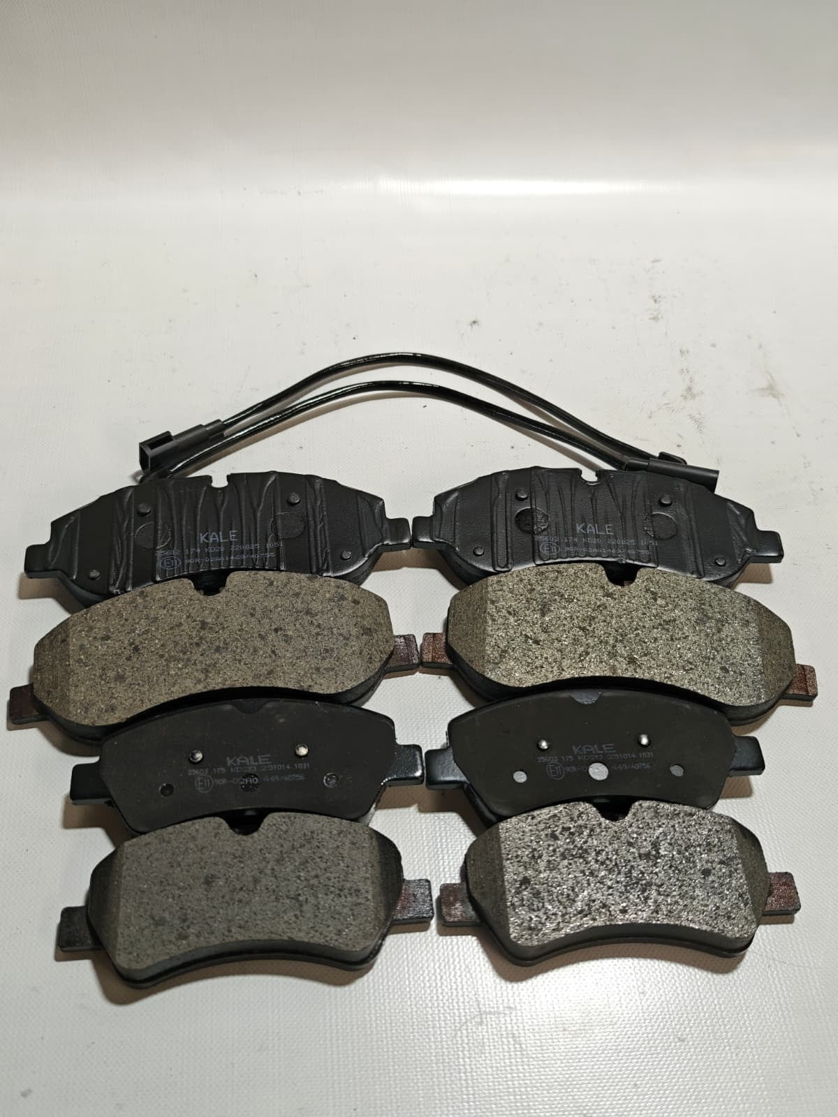 For Ford Transit Custom + Mk8 2.0 2.2 TDCI Front & Rear Brake Pads Wear Leads