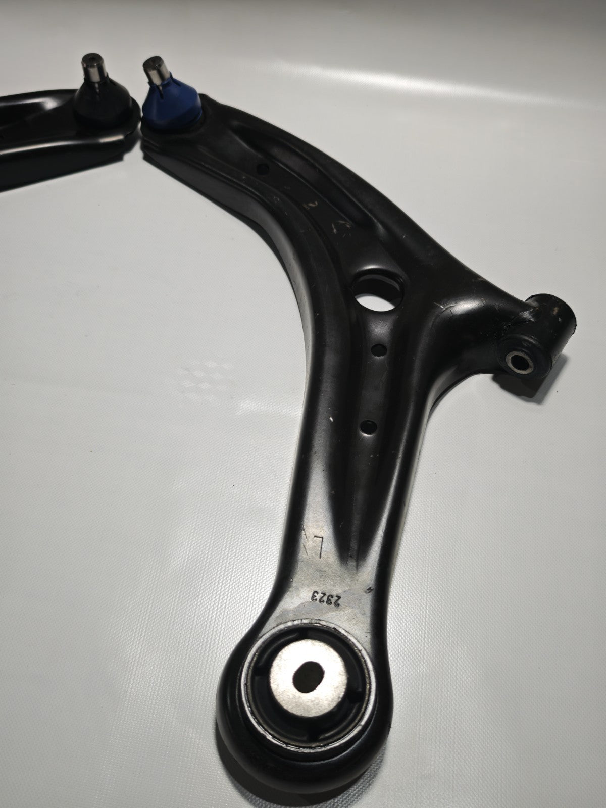 Wishbone / Suspension Arm Lower Left & Right For Ford Fiesta 1521773 1520778