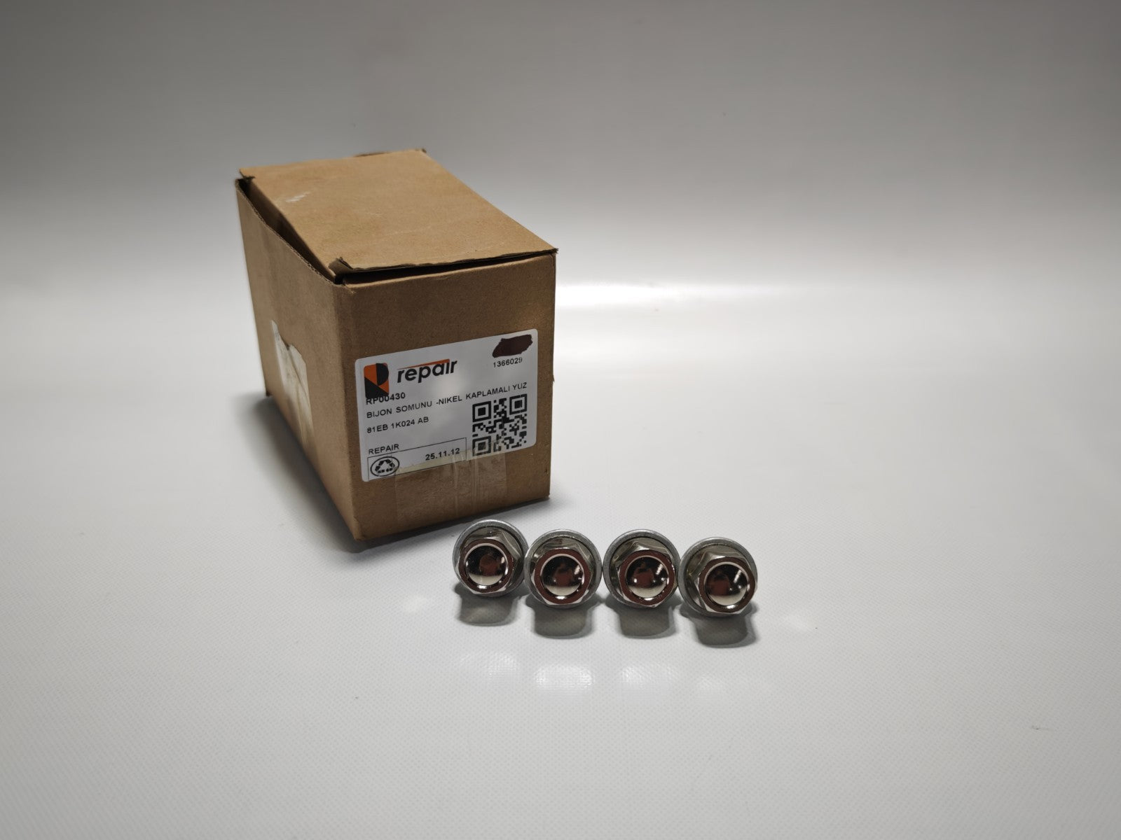 4x Alloy Wheel Nuts For Volvo C30 S40 V40 V50 C70 & Ford Fiesta Focus 1366029