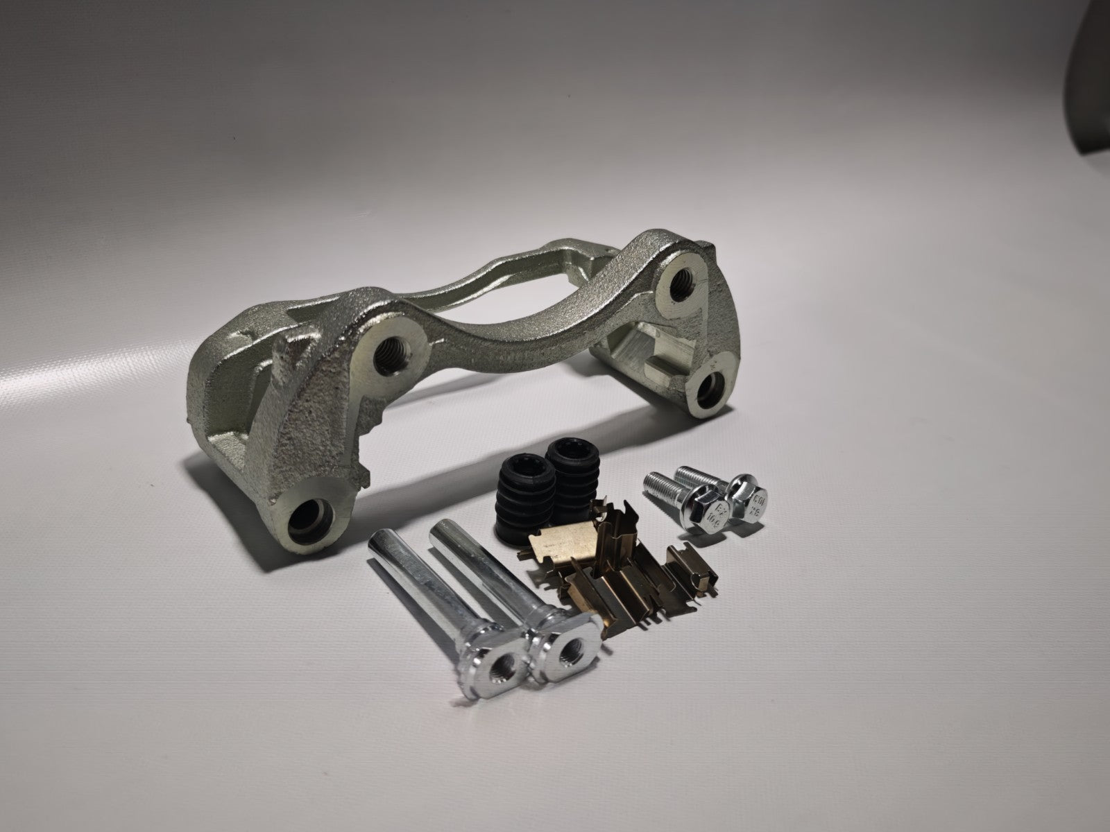 GENUINE Ford Transit Mk7 2.4 2.2 Rwd Front Right Brake Caliper Bracket  1433945