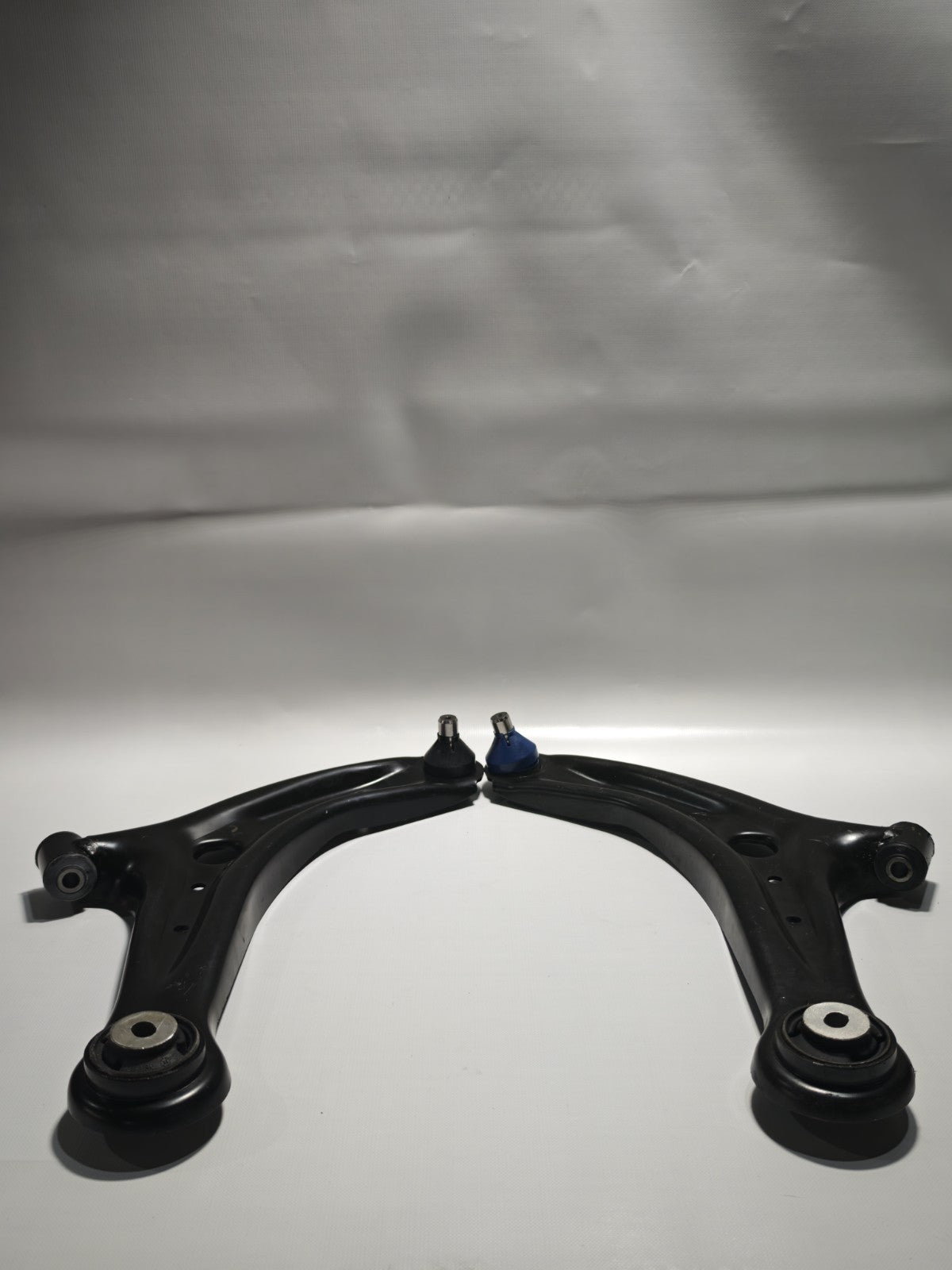 Wishbone / Suspension Arm Lower Left & Right For Ford Fiesta 1521773 1520778