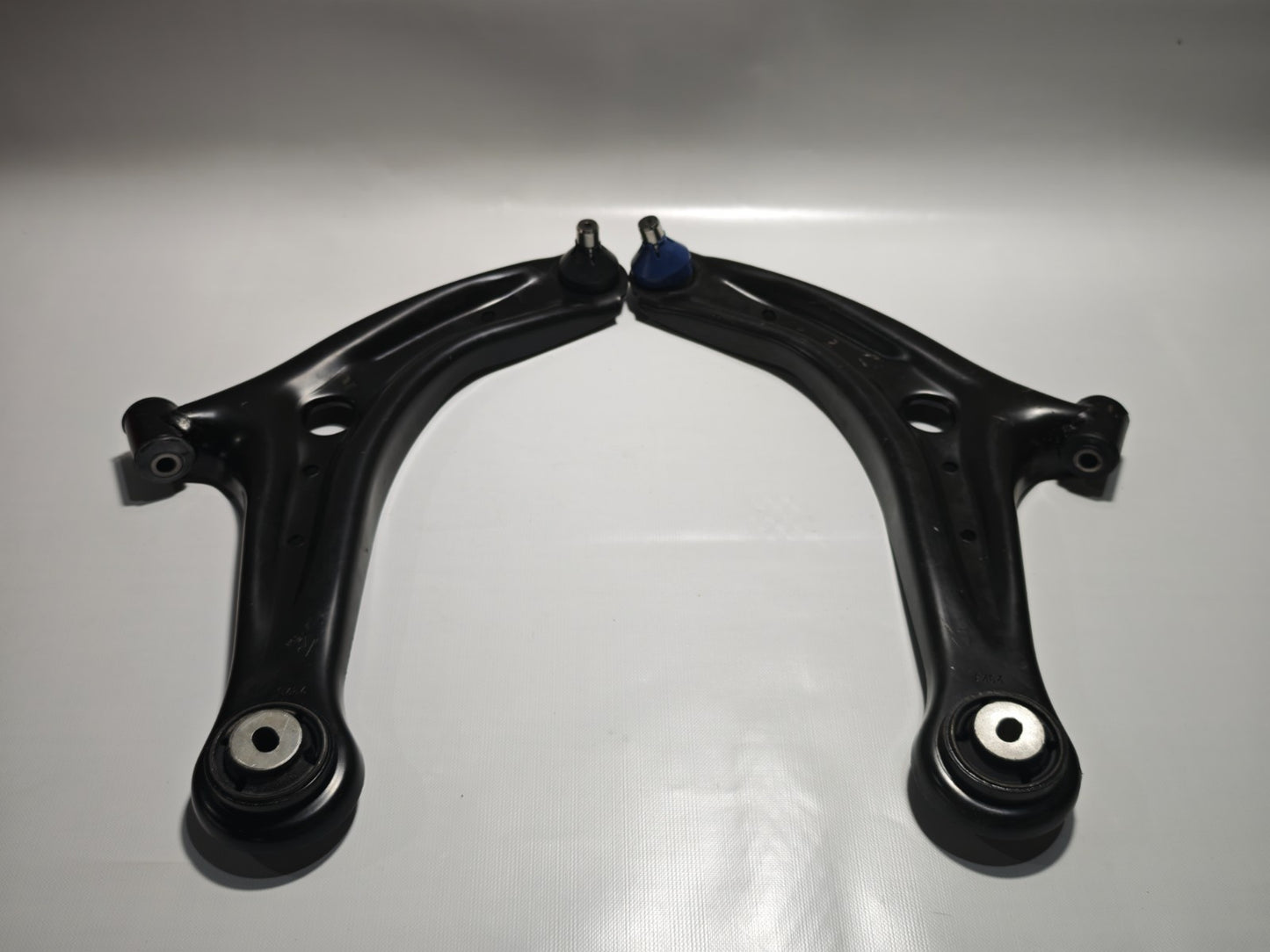 Wishbone / Suspension Arm Lower Left & Right For Ford Fiesta 1521773 1520778